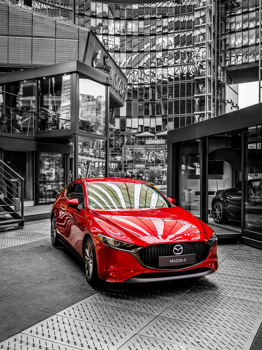 Mazda Innovation Hub — 4D VR experience across 22 EU markets